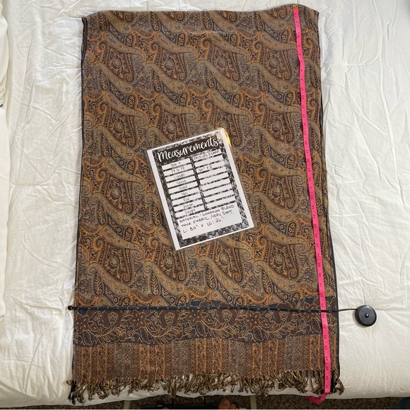 Pair of vintage Women’s Scarves Paisley Wrap Scarf Multi/Cable Knit w/Buttons - Picture 7 of 9